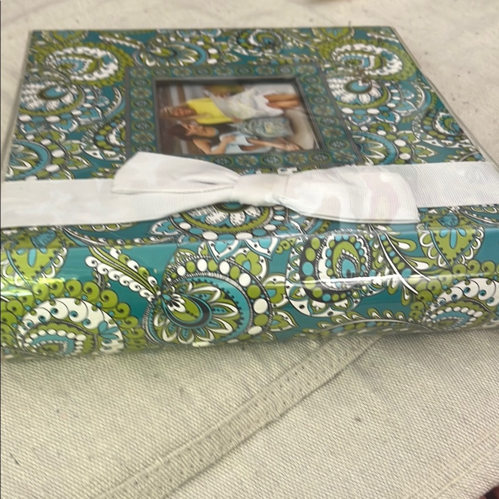 Very Bradley photo Album- Green Teal Paisley with White Bow NEW - Picture 7 of 7